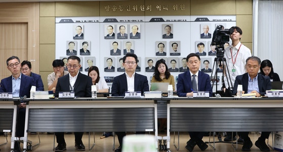 방통위, 해수부도 <b>업무보고</b> 중단…<b>국정기획위</b> "반성 의지 안 보여"