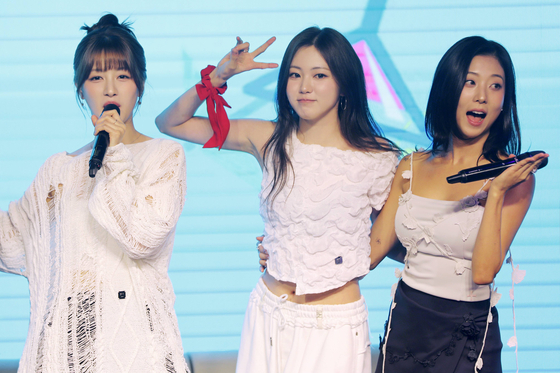 <b>장예은</b>, 첫 단독 <b>팬미팅</b> 성료…러블리즈 정예인·CLC 지원사격