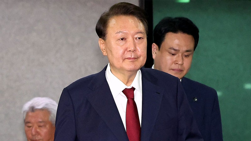 윤 측, 출석 하루 앞두고 또 "미뤄달라"…<b>특검</b> '마지막 조치' 언급