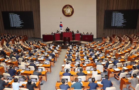 <b>이재명 정부</b> '31.8조 <b>추경</b>' 국회 통과…국힘 표결 불참