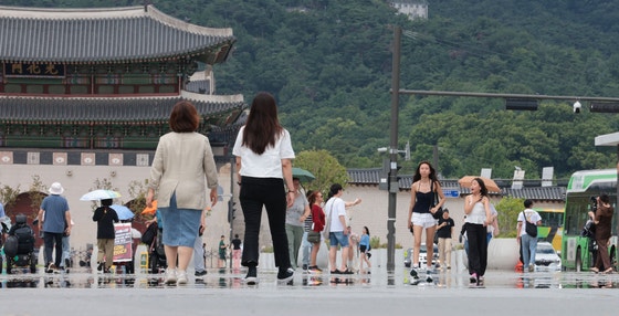 작년보다 18일 빨리 온 <b>서울</b> 전역 '<b>폭염경보</b>'…밀양은 39.2도