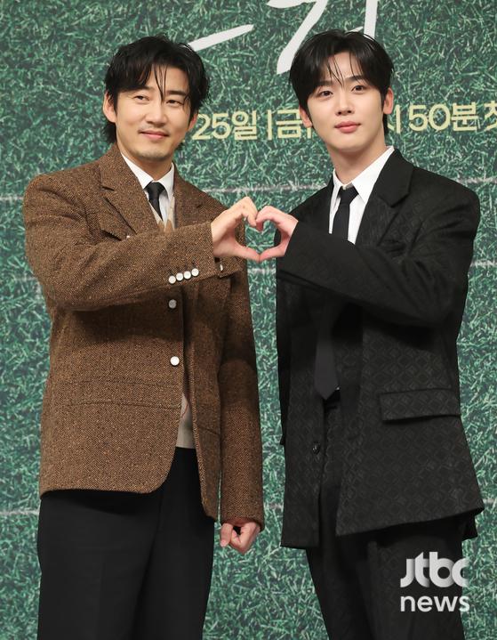 '<b>트라이</b>' <b>윤계상</b>·김요한, 세대를 뛰어넘은 아이돌 포즈