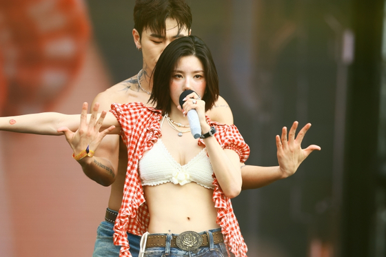 <b>권은비</b>, 26일 '<b>워터밤</b> 부산' <b>불참</b> "건강상 이유"
