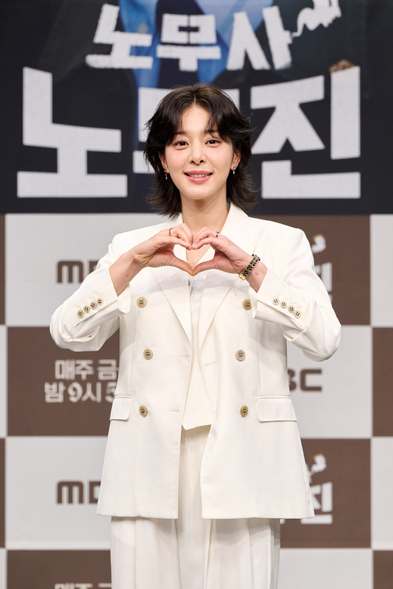 설인아, '<b>무쇠소녀단2</b>' <b>촬영</b> 중 <b>부상</b> “경과 보는 중”