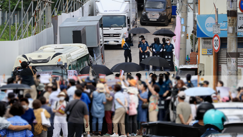 경찰 '<b>서부지법 폭동</b> 사태' 관련 사랑제일교회·<b>전광훈</b> 목사 압수수색