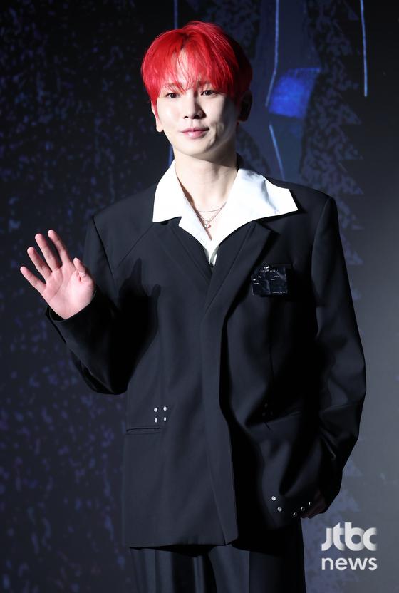 '시선 압도하는 레드 헤어' <b>샤이니 키</b>, 정규 3집 '헌터'로 <b>컴백</b>