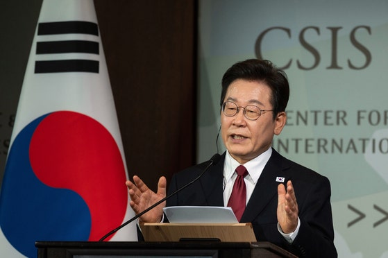 이 대통령, <b>국방비 증액</b> 선언…"한미동맹 미래지향적 현대화"