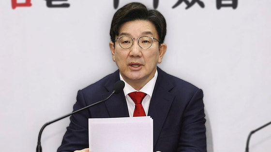 [단독] <b>통일교</b>-<b>권성동</b> 만난 당일 '현금 상자' 사진 있다…특검 확보