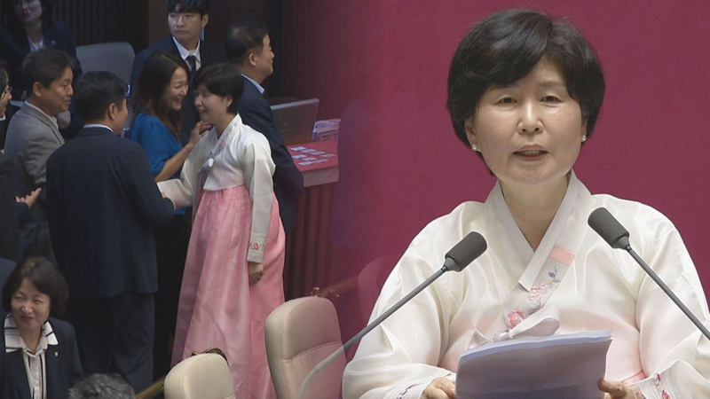 흰 저고리·분홍 치마 <b>한복</b> 입고 나타난 <b>백혜련</b>..."9월 정기 국회 첫날 ...