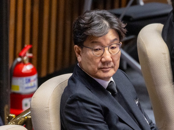 이재명 대통령, 권성동 의원 압력 의혹 속 7천억 차관 사업 중지 명령 이재명 대통령, 권성동 의원 압력 의혹 속 7천억 차관 사업 중지 명령