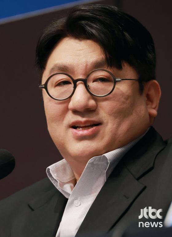'<b>부정거래 의혹</b>' <b>방시혁</b>, 15일 첫 경찰 소환 조사