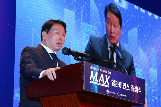 SK <b>최태원</b> 회장 측, '<b>동거인 악성 루머</b> 제기' 유튜버들 고소