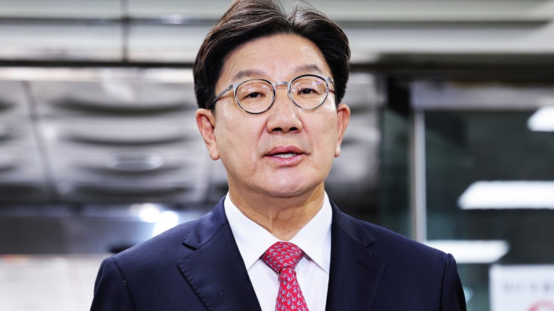 "난 결백해" <b>권성동 구속심사</b>…1억 수수 '증거' 꺼낸 특검