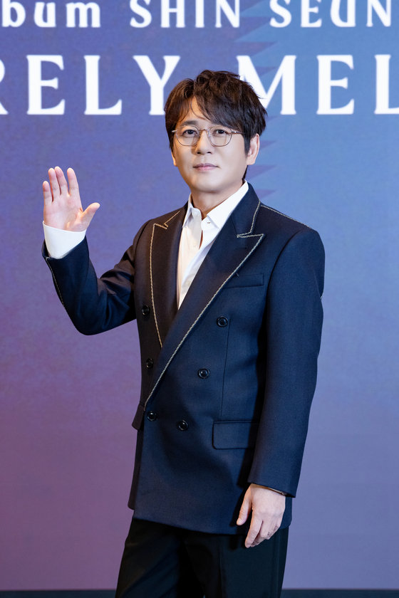 "35년째 현재진행형" <b>신승훈</b>, 정규 12집으로 보여준 '발라드 황제'의 진...