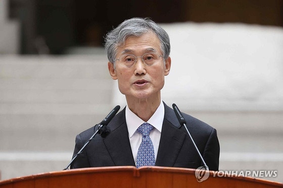 <b>조희대</b>, 신임 <b>법관</b>들에 "헌법, 재판의 독립과 <b>법관 신분</b> 보장"