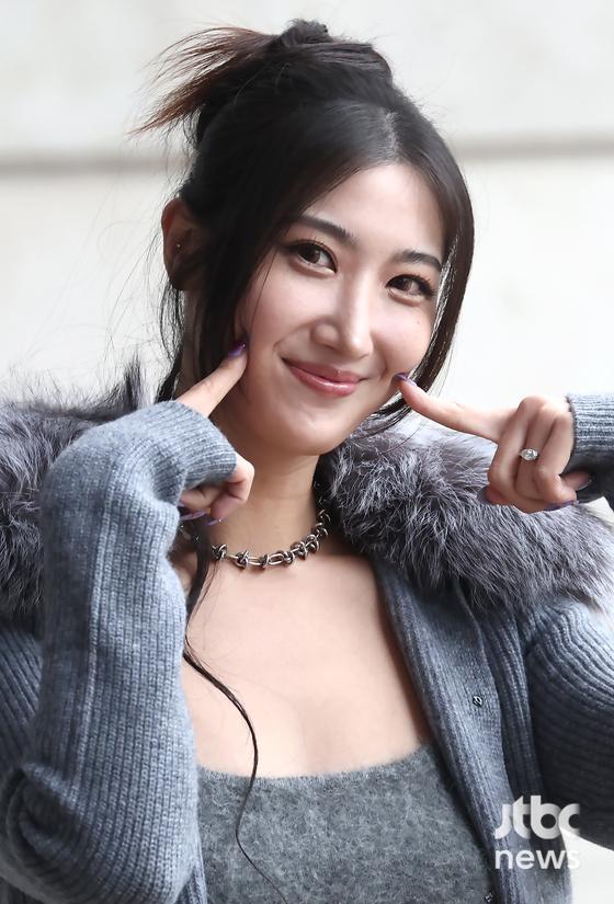 '<b>케데헌</b>' <b>이재</b>, 가을비 속 여의도 출근길, 한국 팬들에게 첫 인사