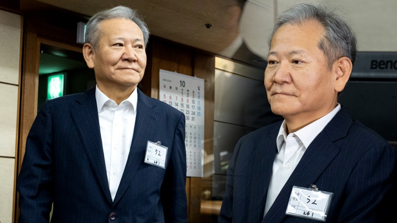 수용번호 단 채 피고인석 앉은 <b>이상민</b>…'<b>내란 혐의</b>' 재판 중계
