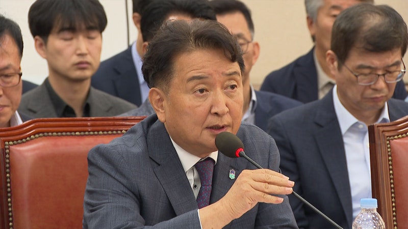 체육계로부터 '<b>돈봉투 수수</b> 혐의' <b>김영환</b> 충북지사 경찰 조사