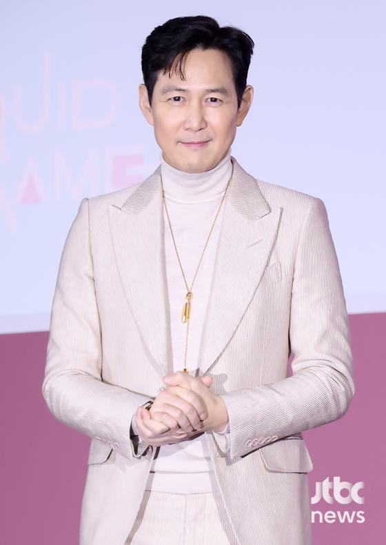 <b>AI</b>로 '이정재 <b>사칭</b>'해 5억 뜯은 <b>로맨스 스캠</b>…소속사 “강력 대응”