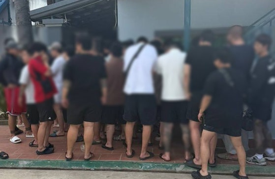 <b>캄보디아</b> 경찰 "프놈펜 범죄<b>단지</b> 급습…한국인 또 57명 체포"