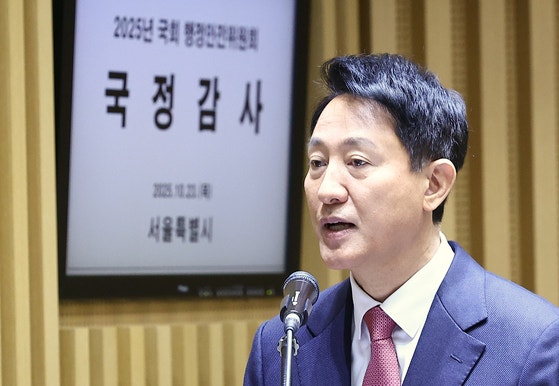 정청래 "<b>오세훈</b> 끝났다"…<b>오세훈</b> "<b>부동산 폭탄</b>이나 <b>회수</b>하길"