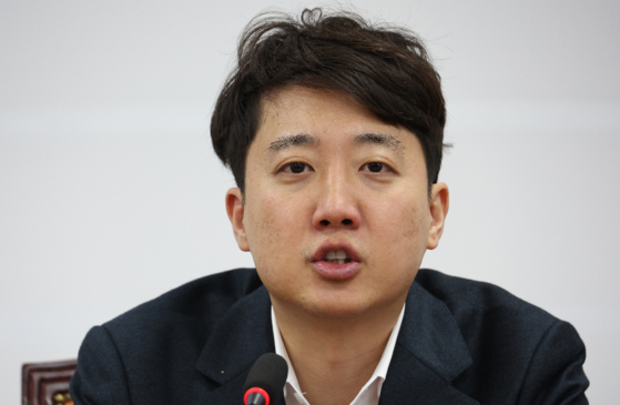 이준석: 벤틀리가 경차 까냐? 민주당 비판 웃기네!