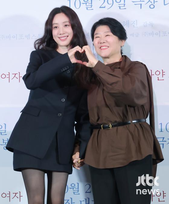 '<b>하얀 차</b>를 탄 여자' <b>정려원</b>·이정은, 서로를 향한 찬사