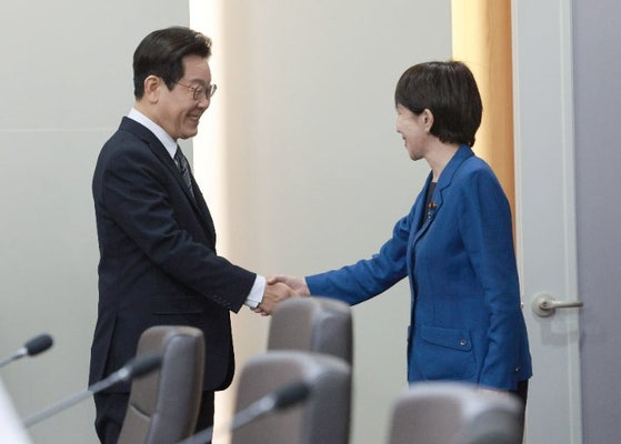 이 대통령 "<b>한일</b> 가족처럼 정서적 상처도...<b>미래지향</b>적 <b>협력</b> 필요"