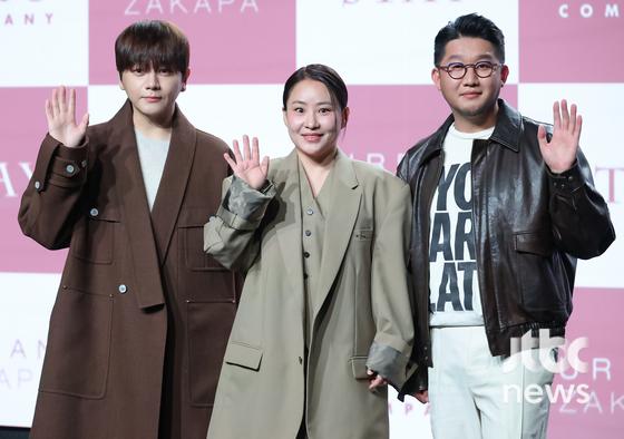 4년 만에 돌아온 <b>어반자카파</b>, '<b>수지 뮤즈</b>'로 담은 따뜻한 겨울 '스테이'...