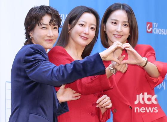 <b>김희선</b>·<b>한혜진</b>·진서연, 마흔하나 <b>절친 케미</b>