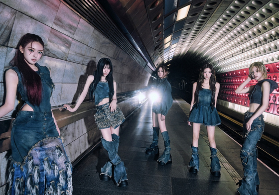 [피플]'<b>재계약</b> 한' <b>ITZY</b>, '터널 비전'으로 달려나갈 새 챕터