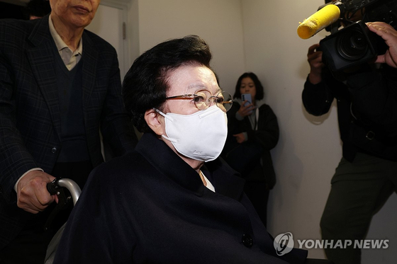 이배용 전 국가교육위원장이 6일 서울 광화문 KT 빌딩에 마련된 김건희특검 사무실로 출석하고 있다. 〈사진=공동취재 / 연합뉴스〉