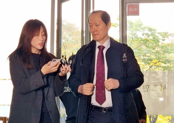 '<b>안가회동</b>' <b>이완규</b> 전 법제처장, 특검 <b>조사</b>…"억측 해명할 것"