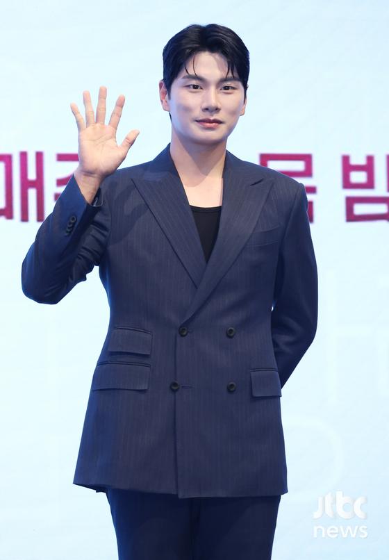 '<b>놀면 뭐하니</b>?' 하차에 <b>제작진 사과</b>…이이경 '사생활 루머' 후폭풍 (종합...