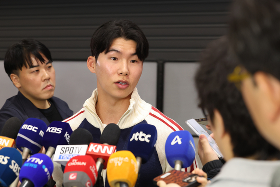 "감정 추스리지 못해...깊이 반성하고 있다"...아버지 '<b>빚투</b>' <b>논란</b>에 사...