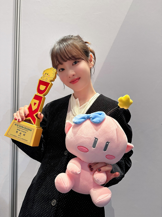 오마이걸 승희, <b>영화제</b>서 '<b>글로벌 스타상</b>' 수상