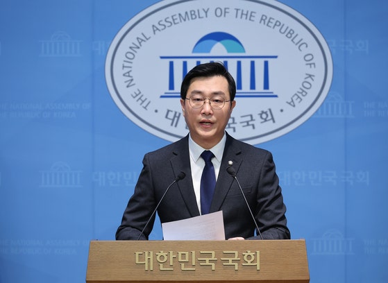 장경태 "성추행 아닌 데이트 폭력 사건"…남자친구 "법적 조치 검토"