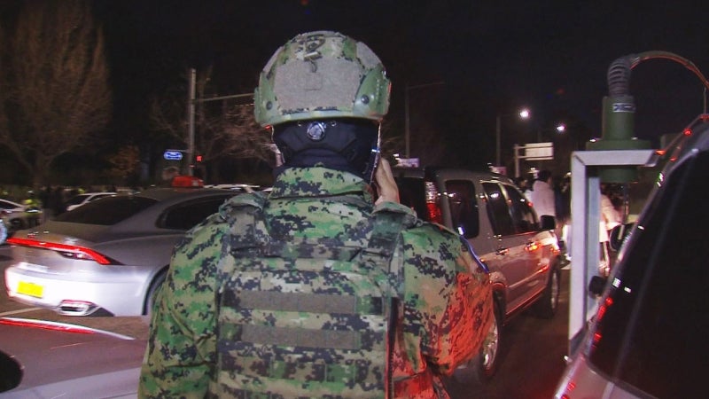 체포 대신 편의점으로…이름 없는 군인들 '조용한 저항'