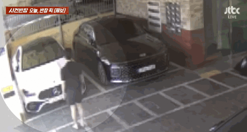 윗집 아들, 허리 숙여 인사하더니 골프채로 차 유리 '쾅쾅'