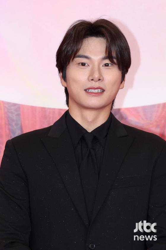<b>이이경</b>, <b>수상소감</b>서 “우박 맞는 느낌”…사생활 루머·'놀뭐' 하차 심경