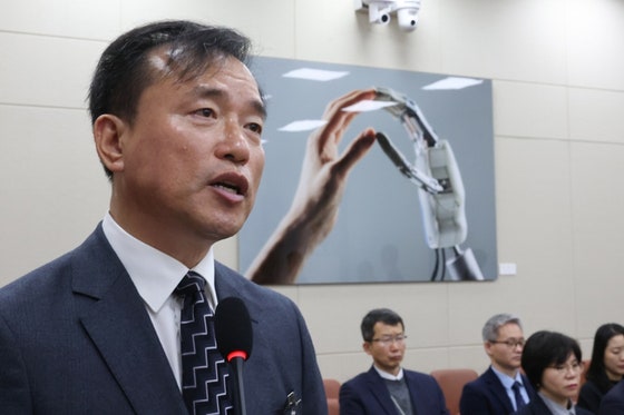 <b>김종철</b> <b>후보</b>자 “<b>방미통위</b>, 돌 하나라도 놓는 소명 이루고 파”