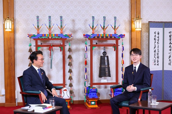 페이커 만난 김민석 국무총리 〈출처=연합뉴스〉