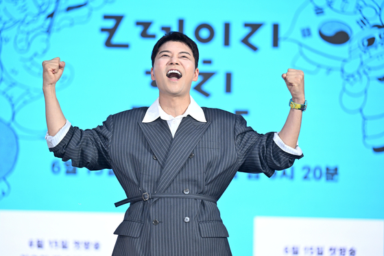 <b>전현무</b>, '친정' <b>KBS</b>서 '<b>연예대상</b>' <b>대상</b> 첫 수상…박보검 제쳤다