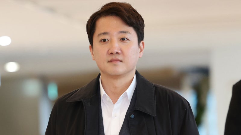 '<b>공천개입</b>' <b>의혹</b> 이준석, 특검 출석…"윤과 엮으려는 무리한 시도"