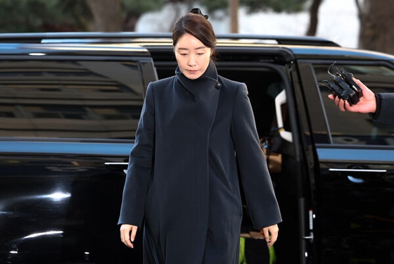 서울경찰청 공공범죄수사대로 출석하는 강선우 의원 〈사진출처=연합뉴스〉