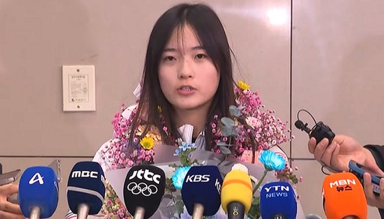 귀국한 최가온, 수줍은 한마디 "마라탕 먹고 싶어요"