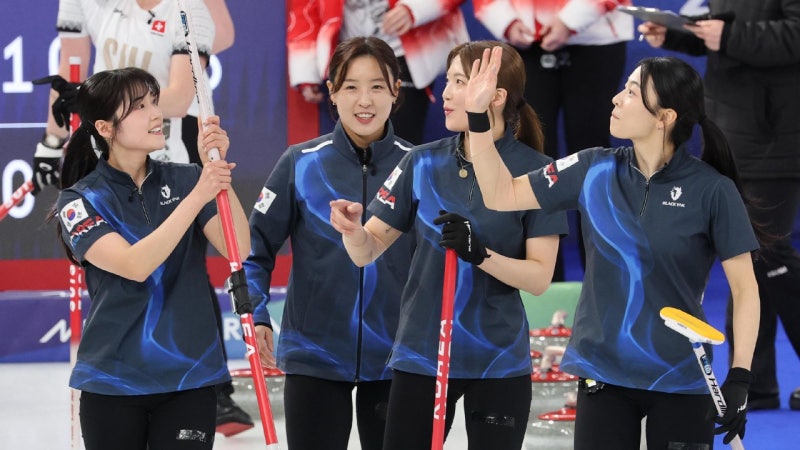 "제발 제발 외쳤는데"…여자 컬링, 세계1위 스위스에 석패