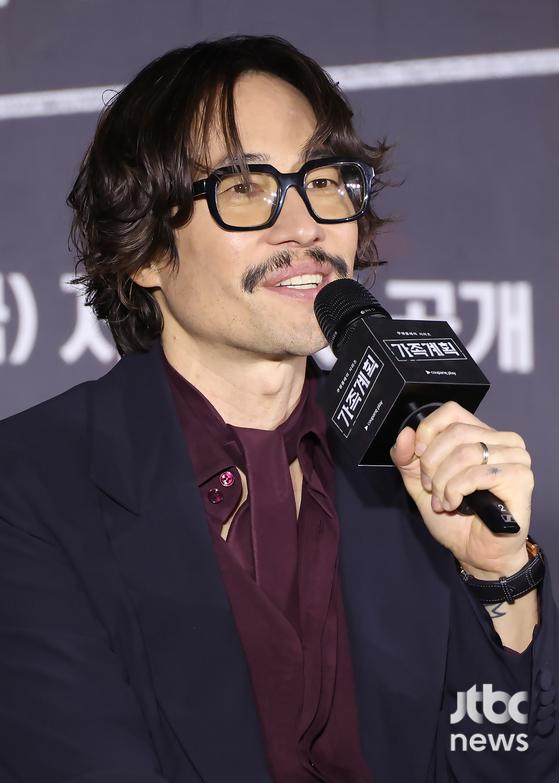<b>류승범</b> 전 소속사 “<b>버스전용차로 위반</b> 사과…과태료는 즉시 납부”