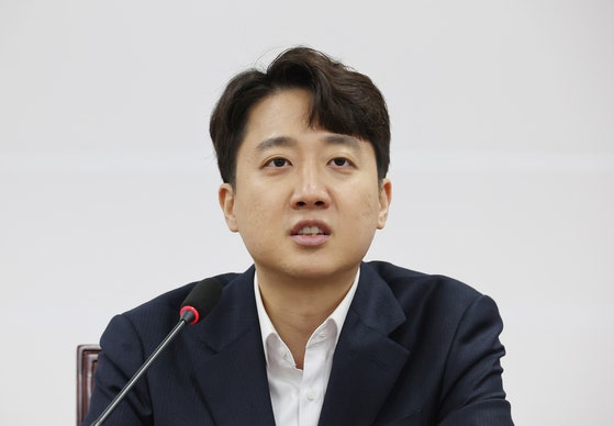 <b>이준석</b> "개표 끝나면 사후 판단 불가…우선 개표 중지해야"