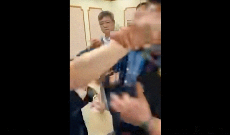 "경찰이 보좌진 목 조르려해"…국힘 신동욱 의원 SNS 영상 확산